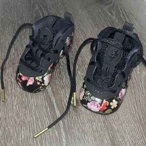 Baby girl Nike Foams size 3c